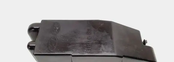 KIA Carnival Fuse box cover
