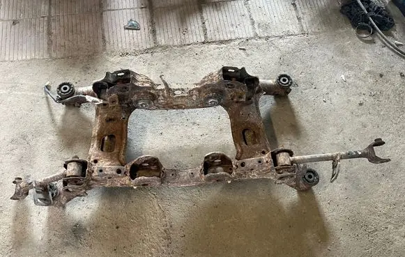 Suzuki Grand Vitara II Rear subframe