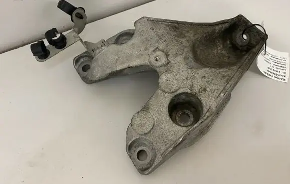 BMW M4 F82 F83 Engine mounting bracket 6789093