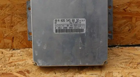 Mercedes-Benz S W220 Engine control unit/module A0265456832