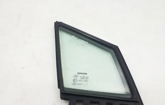 Toyota Corolla Verso AR10 Front triangle window/glass 681250F010