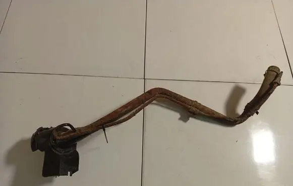 Chrysler Sebring (ST-22 - JR) Fuel tank filler neck pipe