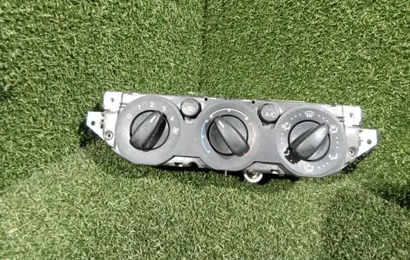 Ford Focus Climate control unit 3M5T19980AD 3M5T19980