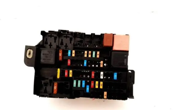 Renault Laguna III Fuse box set 8200393836