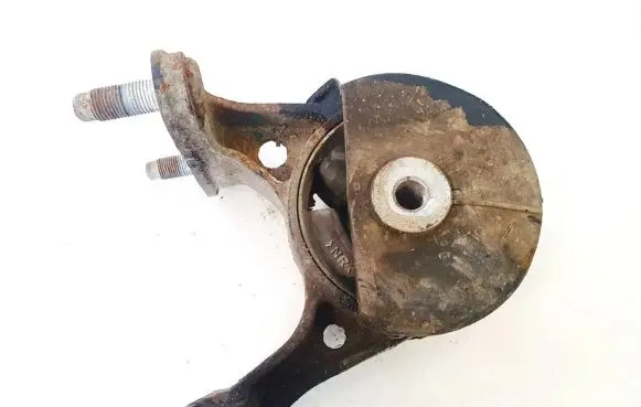 Toyota RAV 4 (XA30) Engine mount bracket
