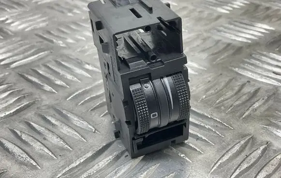 Audi TT TTS Mk2 Headlight level height control switch 8J0919094