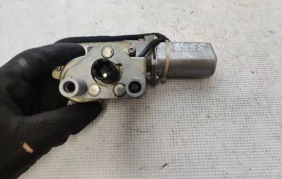 Volkswagen Transporter - Caravelle T5 Sliding door latching motor 7H0843765C