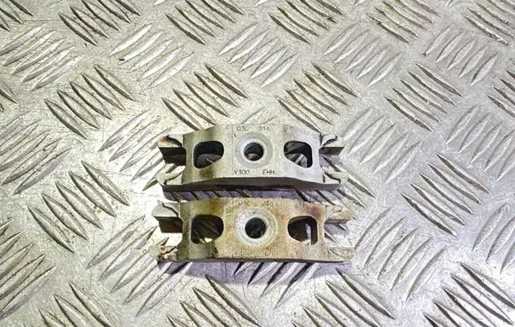 Skoda Octavia Mk2 (1Z) Fuel Injector clamp holder 03L216