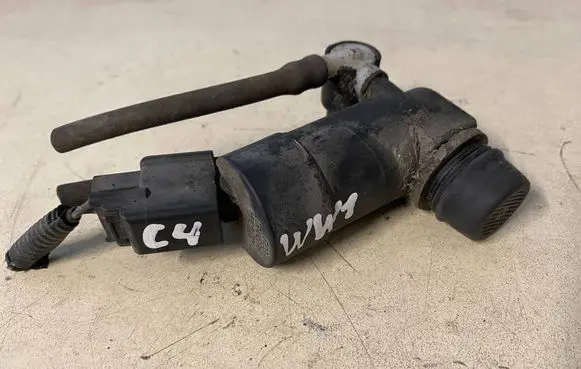 Citroen C4 II Windscreen/windshield washer pump