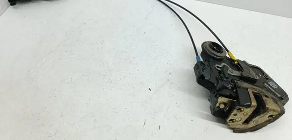 Toyota Corolla E120 E130 Rear door lock B165 32R