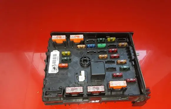Volkswagen PASSAT B7 Fuse module 3C0937125A 63595743