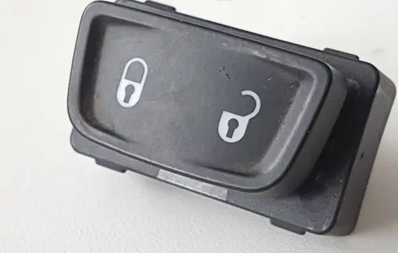 Fiat 500X Central locking switch button 30170846