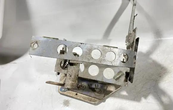 Audi A8 S8 D2 4D Front bumper mounting bracket 4d0807253
