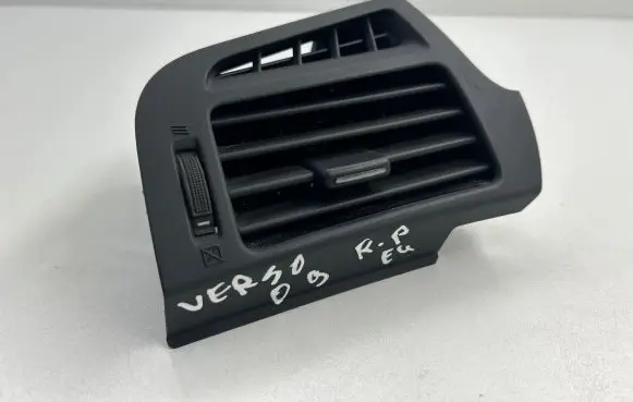 Toyota Verso Dashboard side air vent grill/cover trim 556600F020