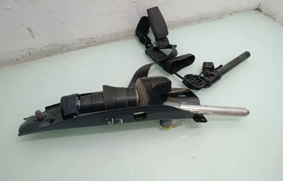 Volvo V70 Front seatbelt 6069365