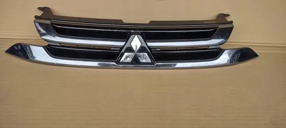 Mitsubishi Outlander Front bumper upper radiator grill 7450A992