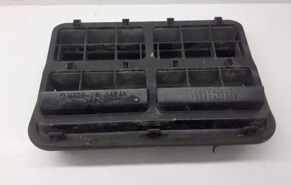 Quarter panel pressure vent