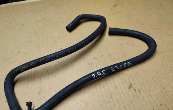 Jeep Grand Cherokee (WJ) Engine coolant pipe/hose