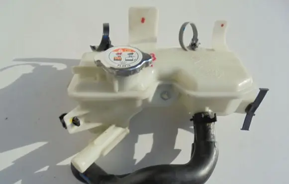 Mazda 3 II Coolant expansion tank/reservoir S55115730