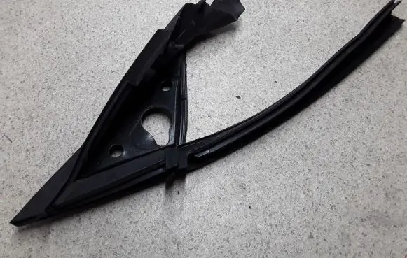 BMW 4 F36 Gran coupe Rubber seal front coupe door window 7310193