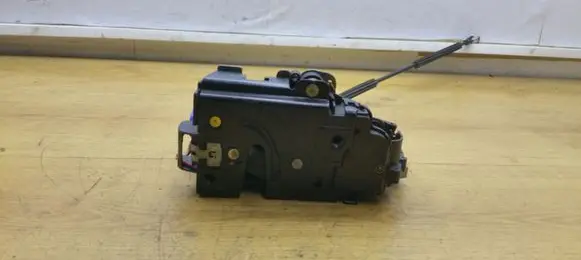 Seat Altea Front door lock 3D2837015