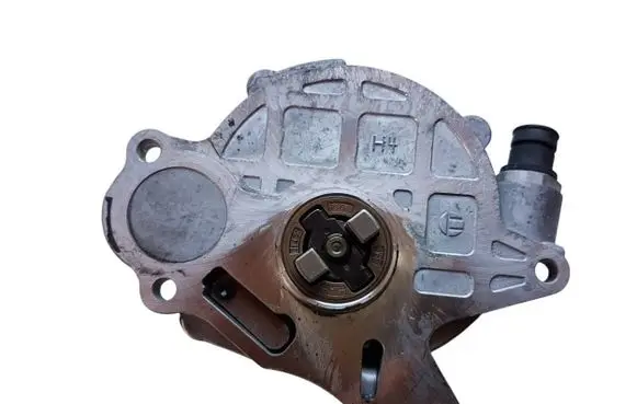 Volkswagen Tiguan Vacuum pump 03L145100F