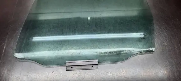 Volvo V70 Rear door window glass DOT57M20AS2 E000186 43R001105