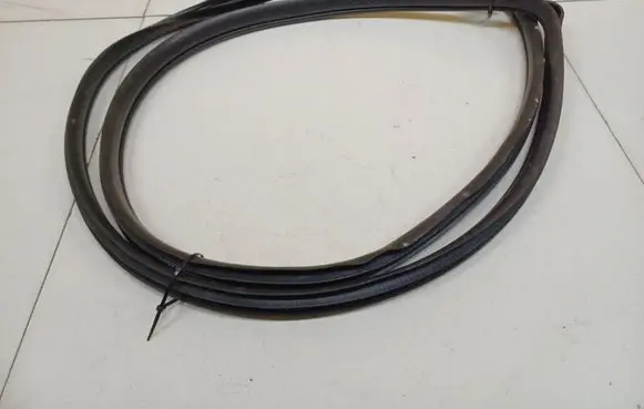 Mazda 3 II Rubber seal front coupe door