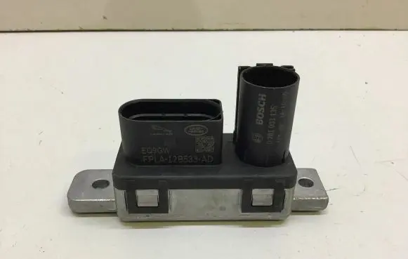 Land Rover Discovery 5 Glow plug pre-heat relay FPLA12B533AD 0281003135