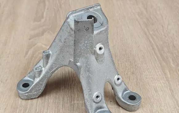 BMW 4 G22 G23 G24 G26 Engine mounting bracket 6870756