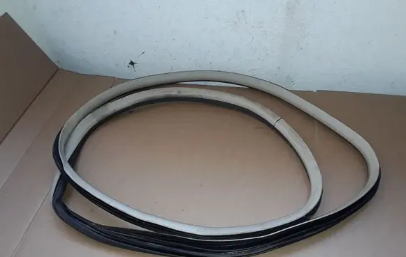Cadillac SRX Front door rubber seal NOCODE