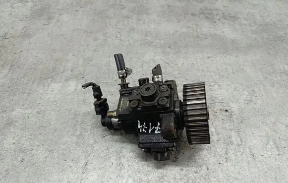 Alfa Romeo GT Fuel injection high pressure pump