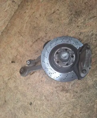 Mercedes-Benz CLS C218 X218 Front wheel hub spindle knuckle 90r-02c0