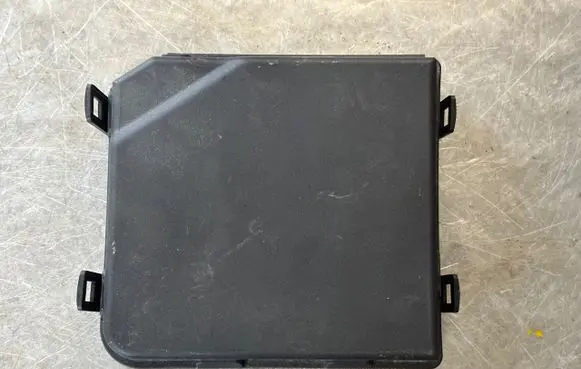 Renault Kadjar Fuse box cover
