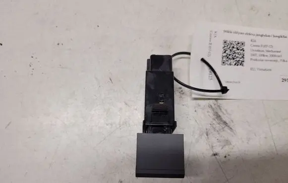 KIA Carens I Windscreen/window heater switch