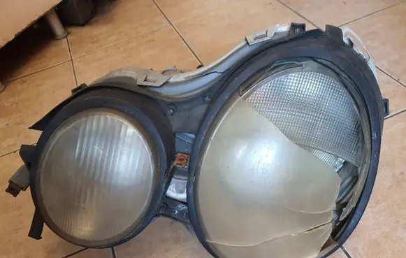Mercedes-Benz E W210 Headlight/headlamp 00745700 5dv00743000