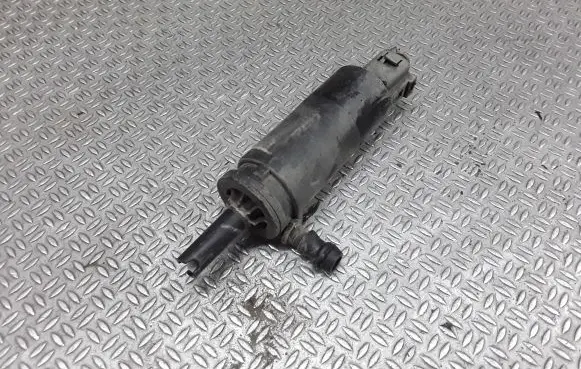 Volkswagen PASSAT B6 Headlight washer pump 3130670001