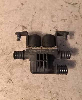 BMW 5 E60 E61 Coolant heater control valve 6931708