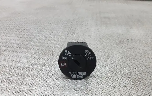 Passenger airbag on/off switch