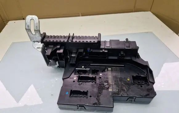 Mercedes-Benz C AMG W204 Comfort/convenience module 2049060305 2049019702 2129020207