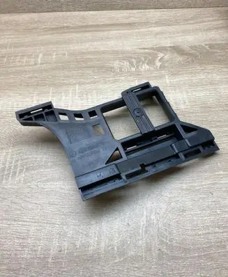 Mercedes-Benz E W212 Front bumper mounting bracket A2128850116