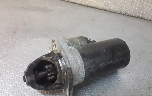 BMW 1 E81 E87 Starter motor 7505979 0001108196