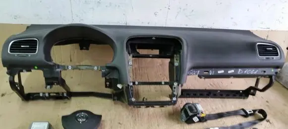 Volkswagen Golf VI Dashboard