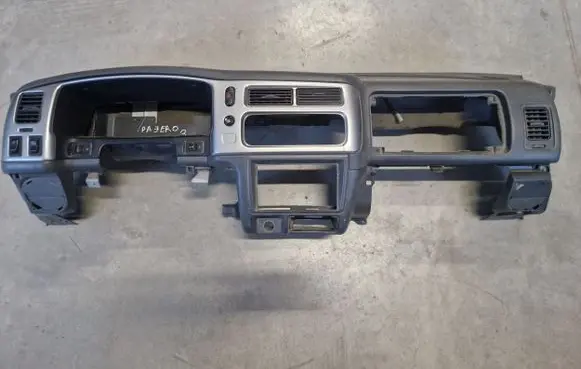 Mitsubishi Pajero Sport I Dashboard