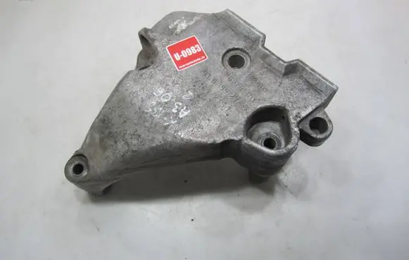 Audi A3 S3 8P Engine mounting bracket 03G199207B V365KTS1