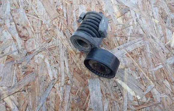BMW 1 E81 E87 Generator/alternator belt tensioner 7558752