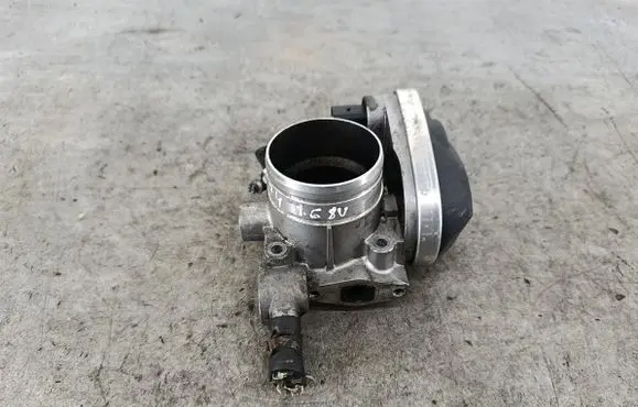 Volkswagen PASSAT B5.5 Throttle body valve 06B133062P