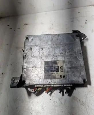 Toyota Avensis T220 Engine control unit/module 8966105690 MB1758006326