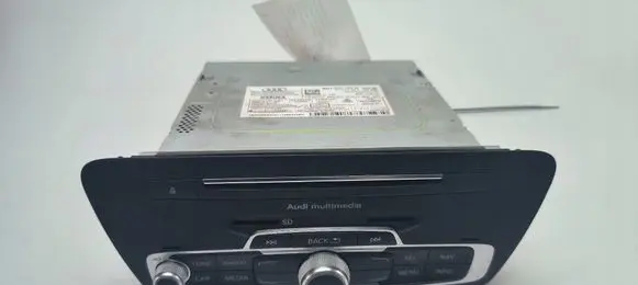 Audi Q3 F3 Radio/CD/DVD/GPS head unit 8U1035187D