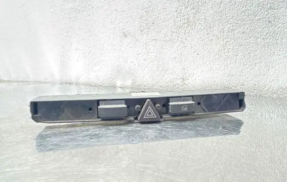 Opel Astra H Hazard light switch 13100105
